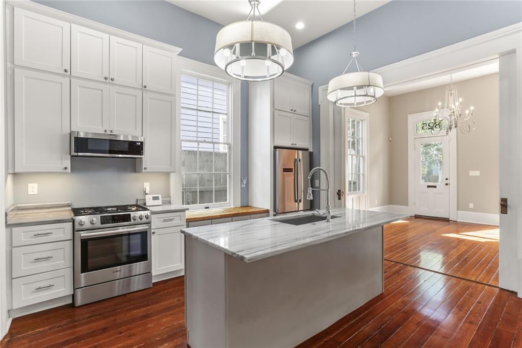 New Orleans, Louisiana 70130, United States, 6 Bedrooms Bedrooms, ,5 BathroomsBathrooms,Residential,Pending,59749