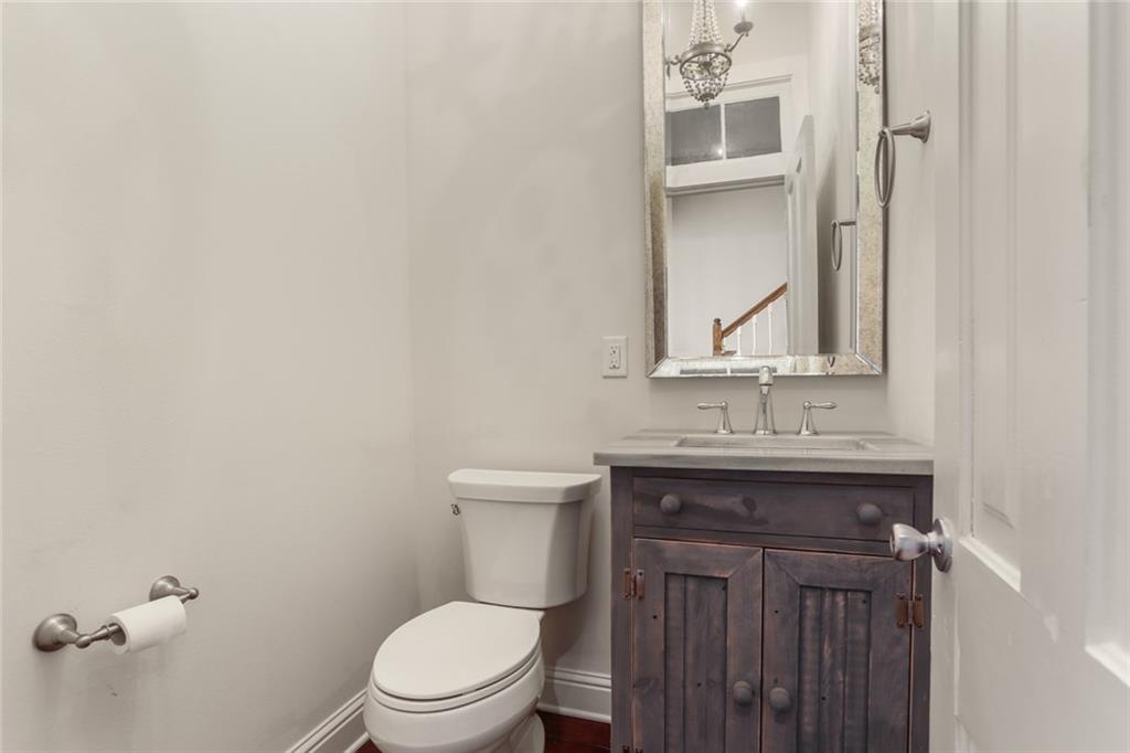 New Orleans, Louisiana 70130, United States, 6 Bedrooms Bedrooms, ,5 BathroomsBathrooms,Residential,Pending,59749