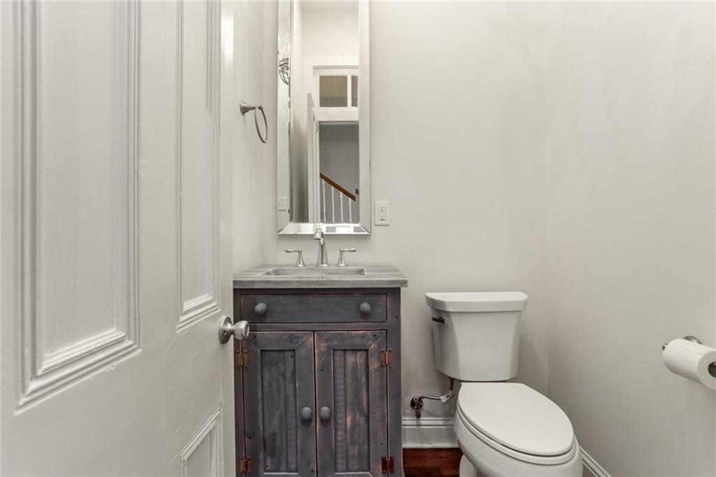 New Orleans, Louisiana 70130, United States, 6 Bedrooms Bedrooms, ,5 BathroomsBathrooms,Residential,Pending,59749