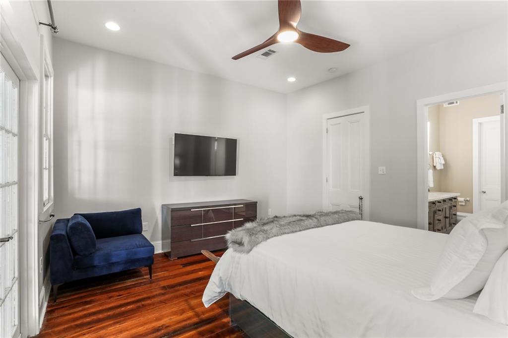 New Orleans, Louisiana 70130, United States, 6 Bedrooms Bedrooms, ,5 BathroomsBathrooms,Residential,Pending,59749