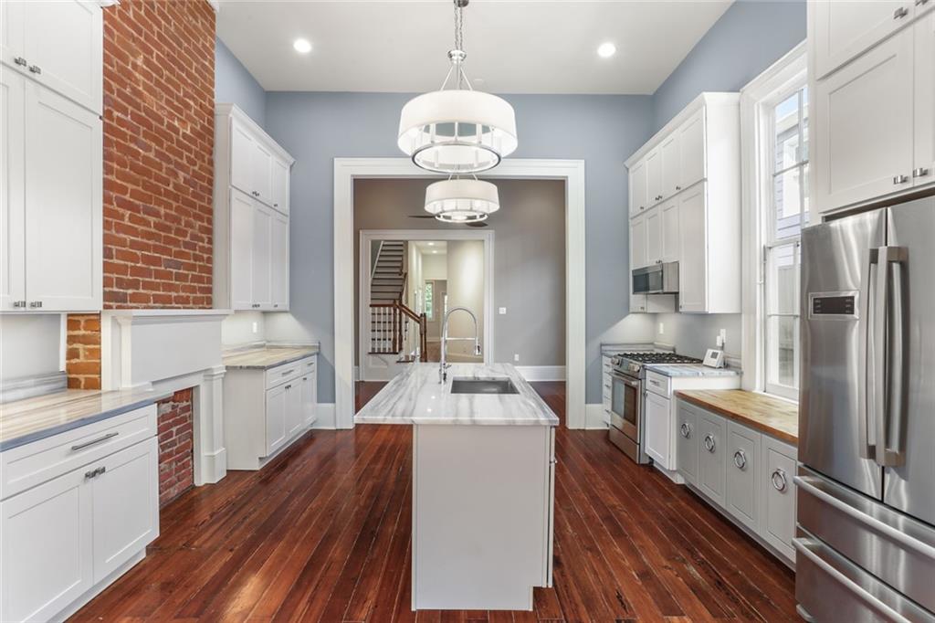 New Orleans, Louisiana 70130, United States, 6 Bedrooms Bedrooms, ,5 BathroomsBathrooms,Residential,Pending,59749