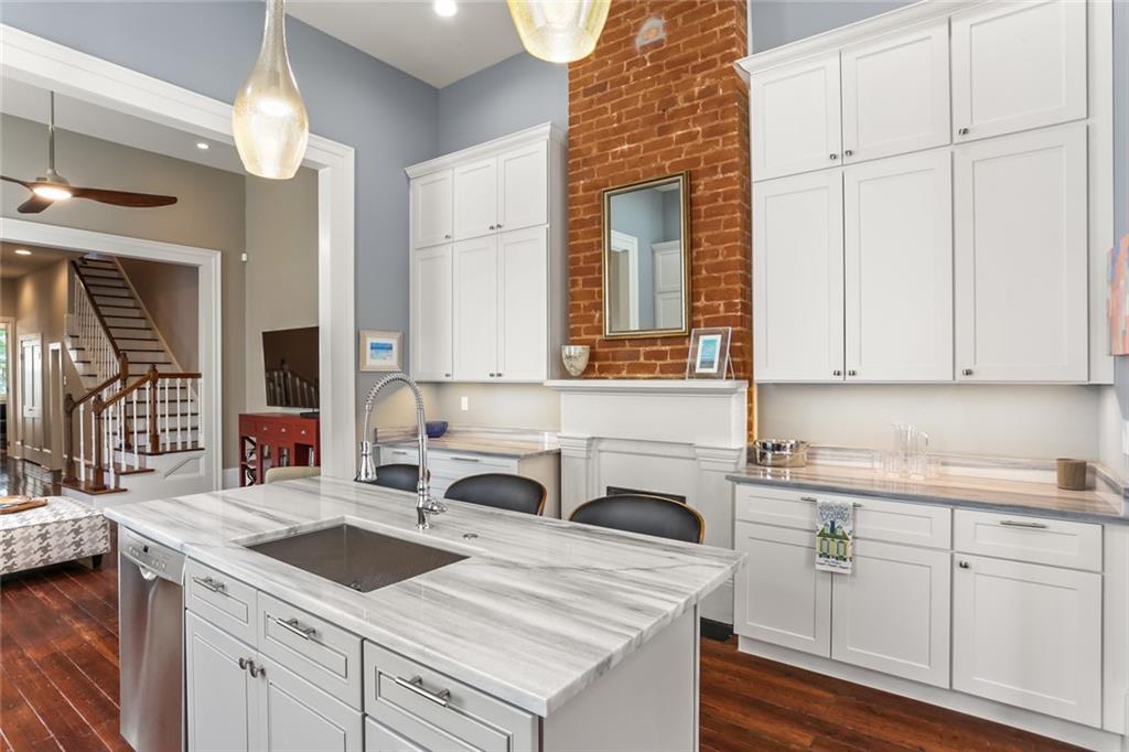 New Orleans, Louisiana 70130, United States, 6 Bedrooms Bedrooms, ,5 BathroomsBathrooms,Residential,Pending,59749