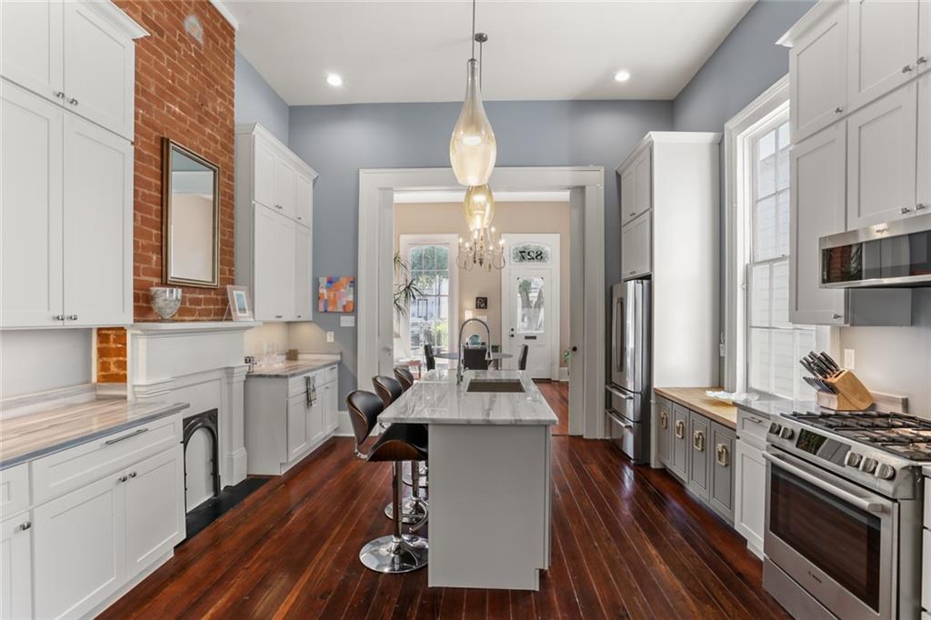 New Orleans, Louisiana 70130, United States, 6 Bedrooms Bedrooms, ,5 BathroomsBathrooms,Residential,Pending,59749