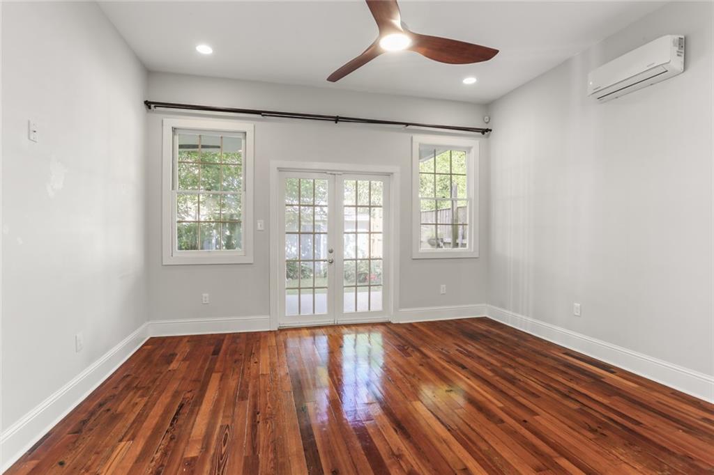 New Orleans, Louisiana 70130, United States, 6 Bedrooms Bedrooms, ,5 BathroomsBathrooms,Residential,Pending,59749