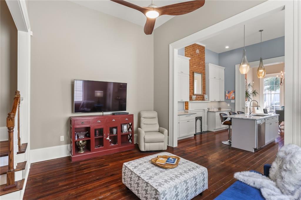 New Orleans, Louisiana 70130, United States, 6 Bedrooms Bedrooms, ,5 BathroomsBathrooms,Residential,Pending,59749