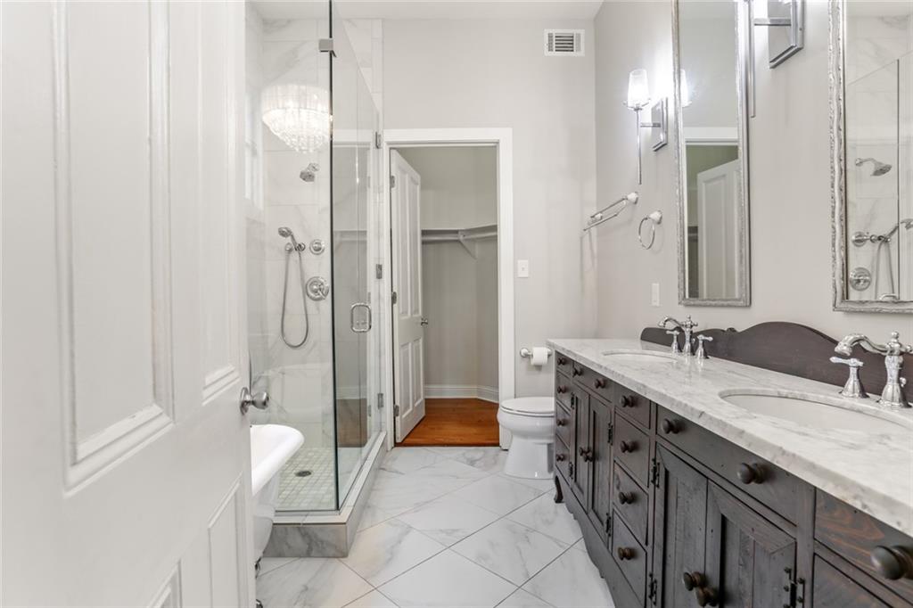 New Orleans, Louisiana 70130, United States, 6 Bedrooms Bedrooms, ,5 BathroomsBathrooms,Residential,Pending,59749