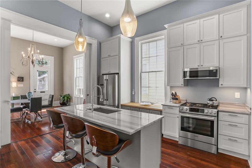 New Orleans, Louisiana 70130, United States, 6 Bedrooms Bedrooms, ,5 BathroomsBathrooms,Residential,Pending,59749