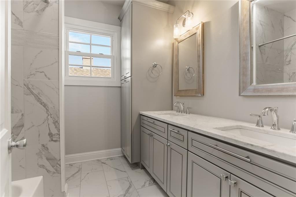 New Orleans, Louisiana 70130, United States, 6 Bedrooms Bedrooms, ,5 BathroomsBathrooms,Residential,Pending,59749