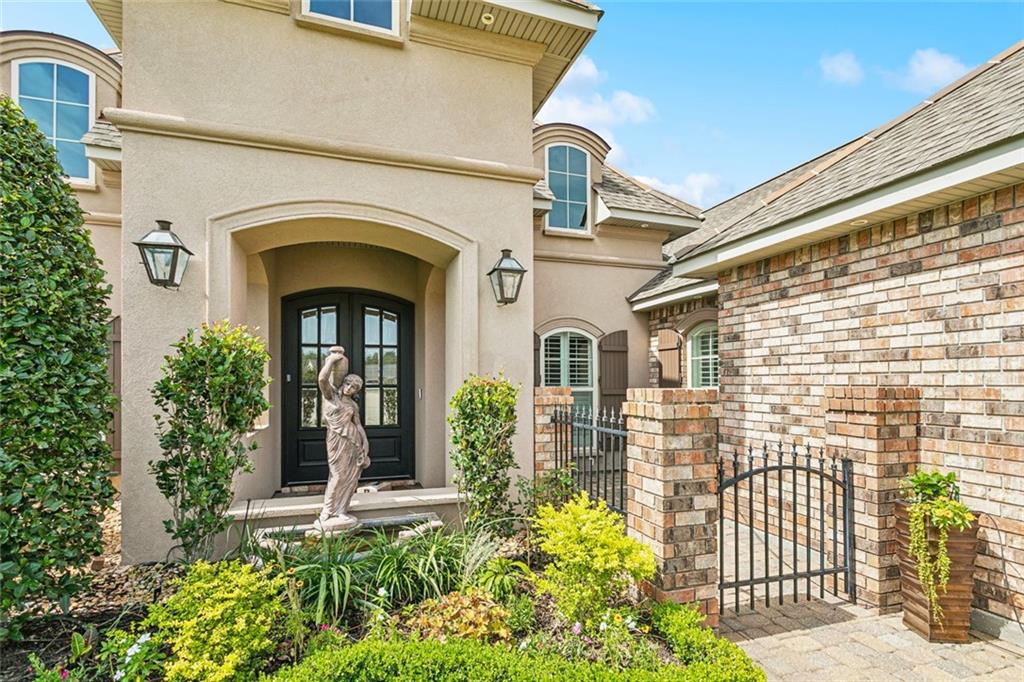 809 S CORNICHE DU LAC