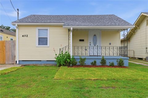 402 WALLACE Drive New Orleans LA 70122