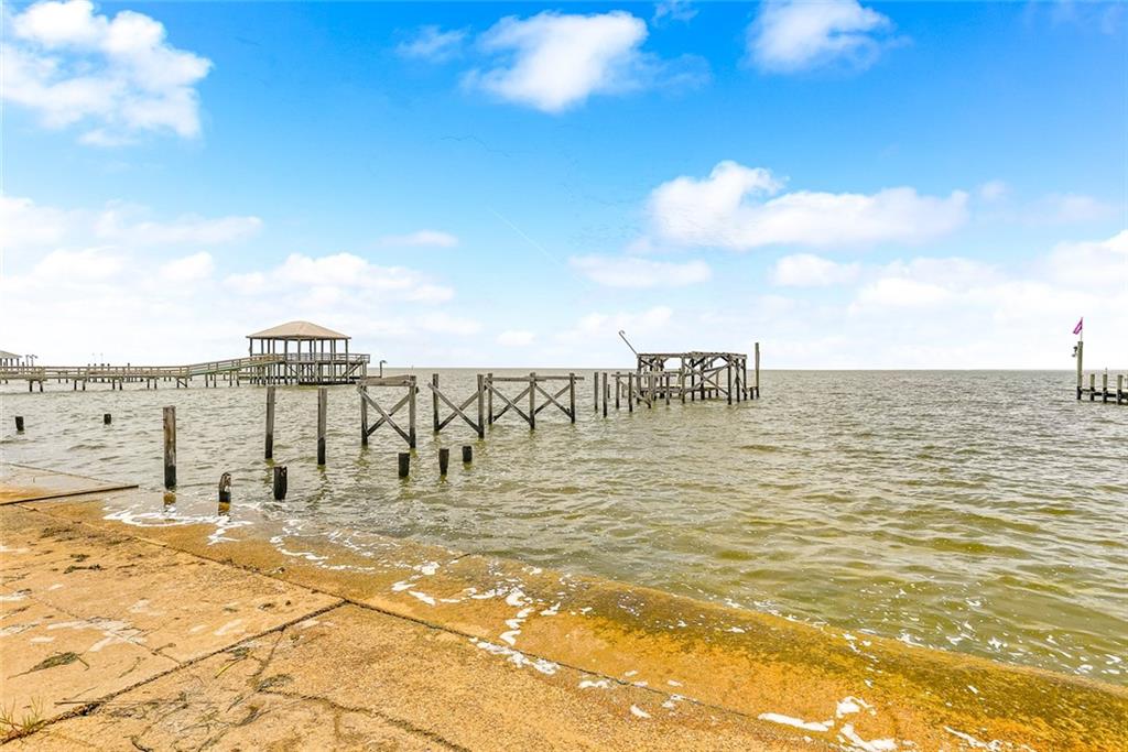 36 TREASURE ISLE Drive