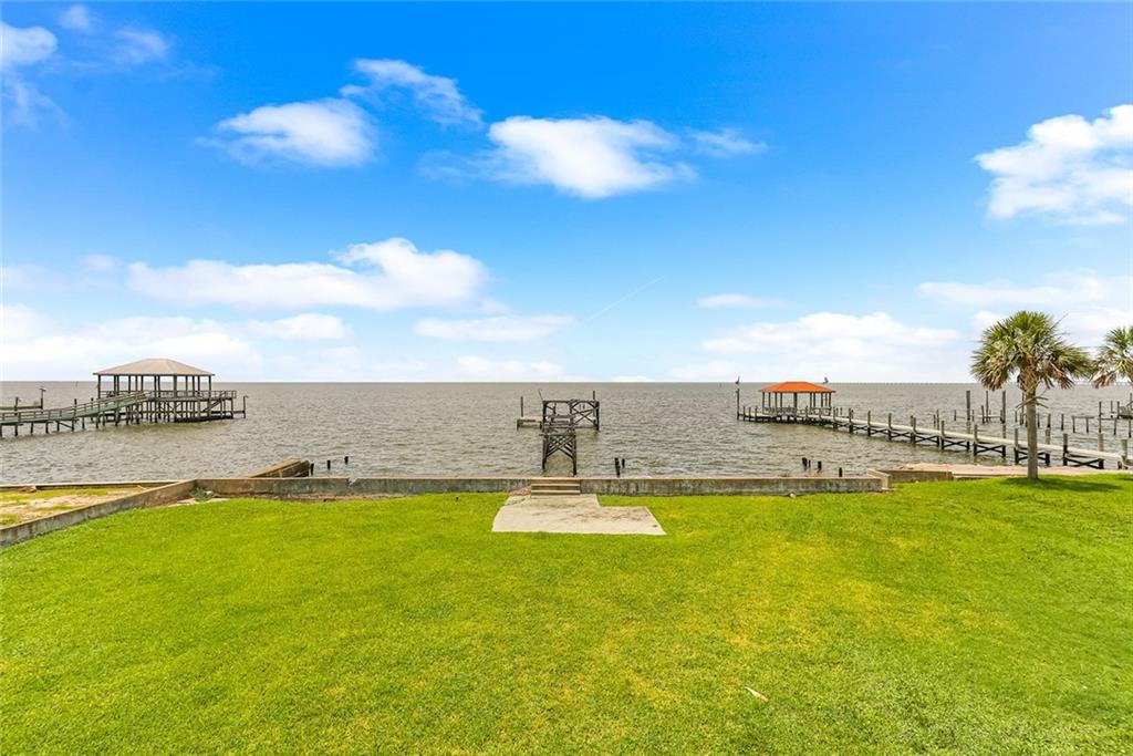 36 TREASURE ISLE Drive