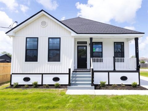 Photo of 728 5TH Avenue, Harvey, LA 70058 (MLS # 2553486)