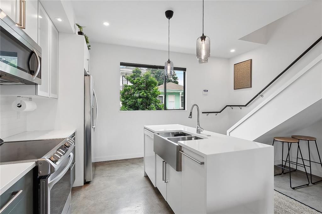 New Orleans, Louisiana 70113, United States, 7 Bedrooms Bedrooms, ,6 BathroomsBathrooms,Residential,Active,58034