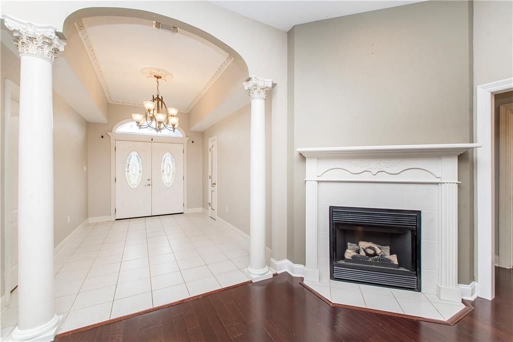 902 RUE DE LA PAIX Drive