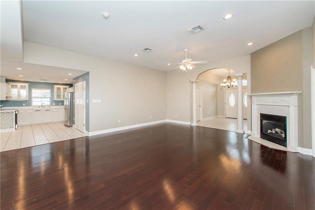 902 RUE DE LA PAIX Drive