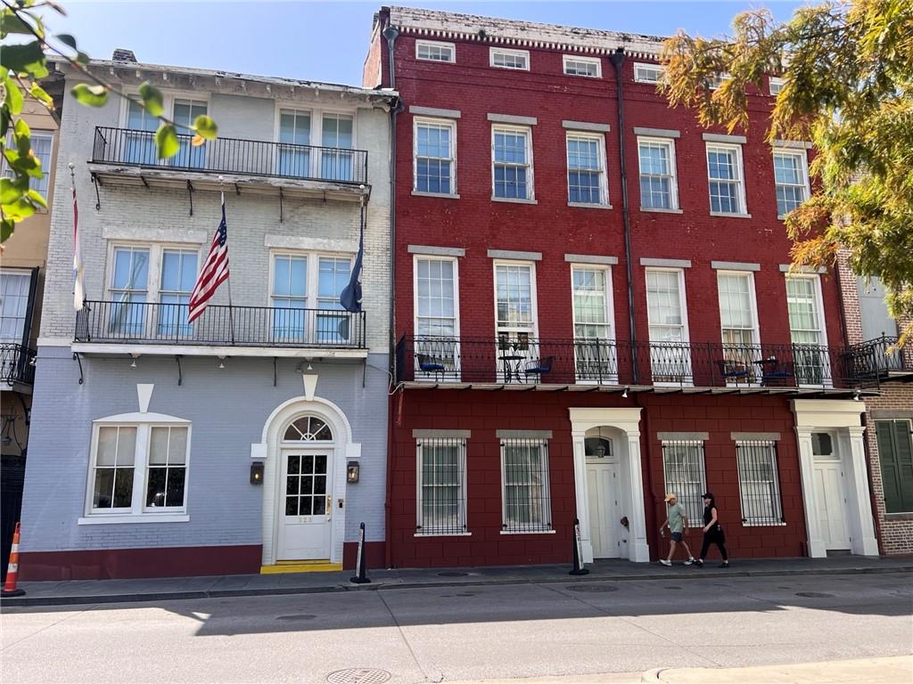 323 DAUPHINE Street