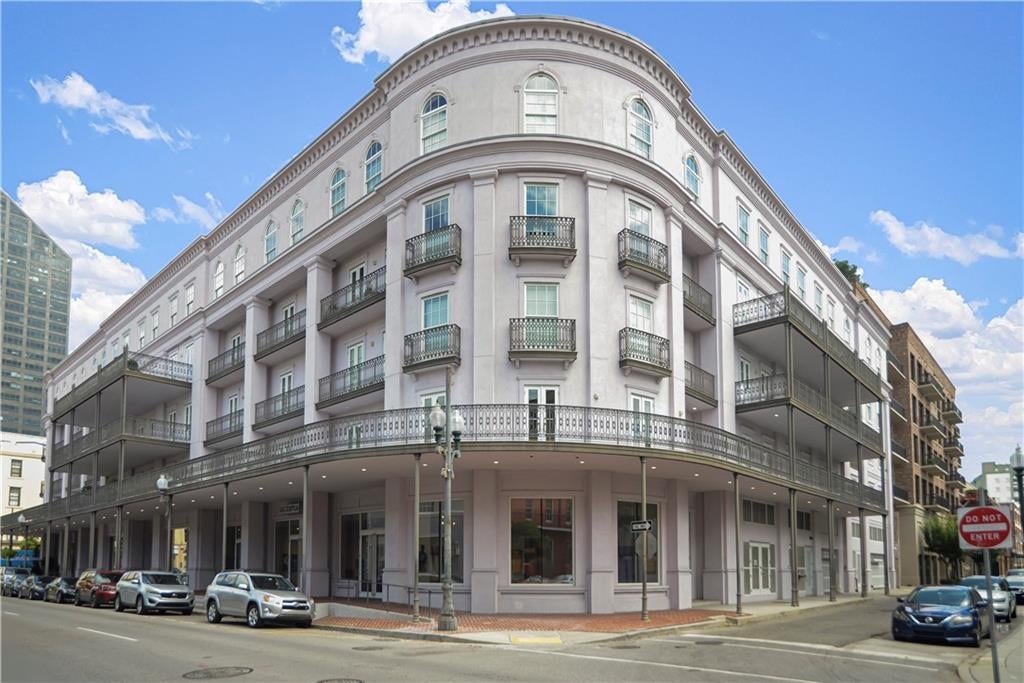700 MAGAZINE Street 211