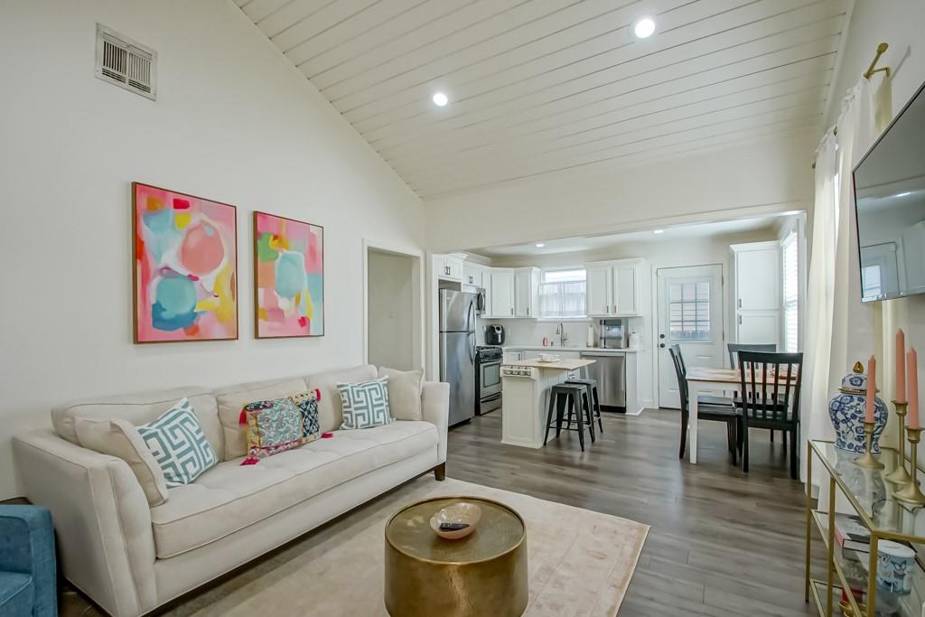 704 METAIRIE LAWN Drive
