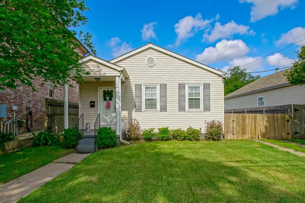 704 METAIRIE LAWN Drive