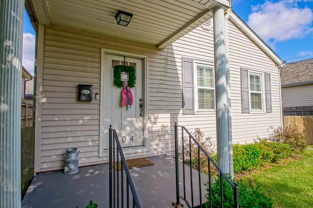 704 METAIRIE LAWN Drive