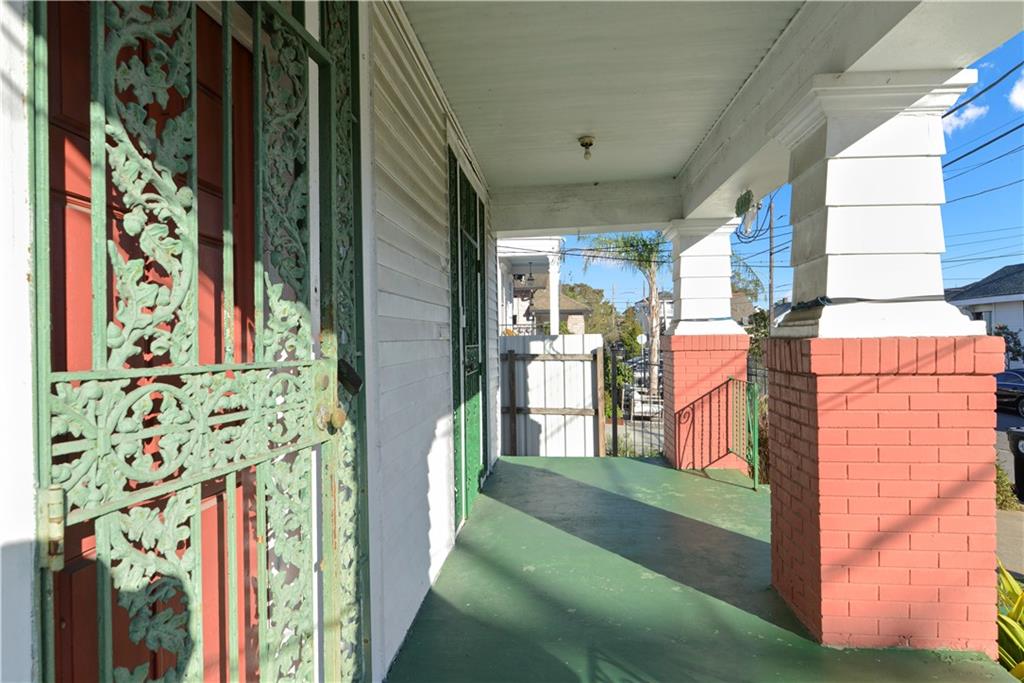 4209 11 S PRIEUR Street