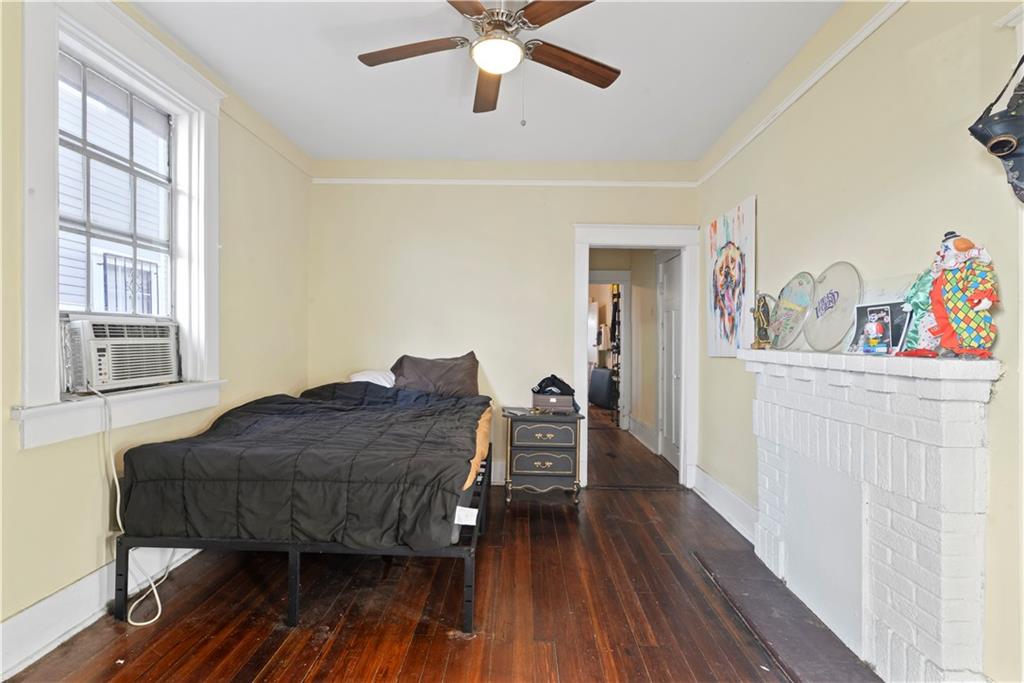 4209 11 S PRIEUR Street