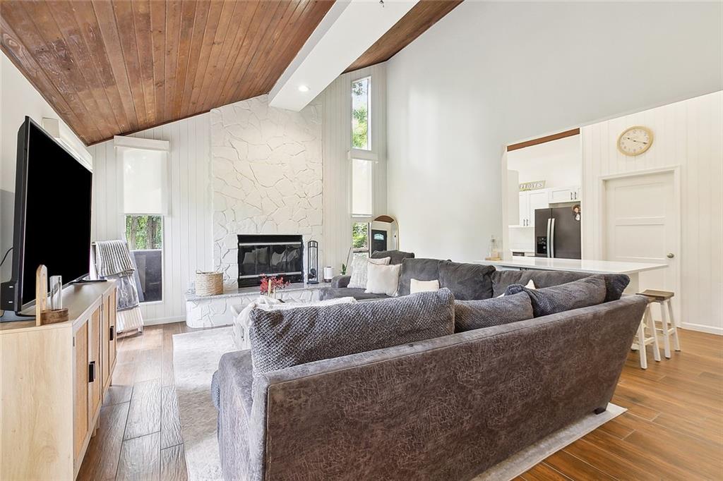132 PINE OAK Drive