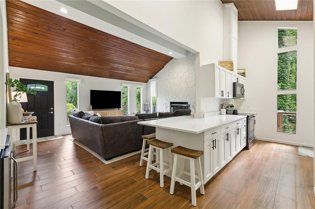 132 PINE OAK Drive