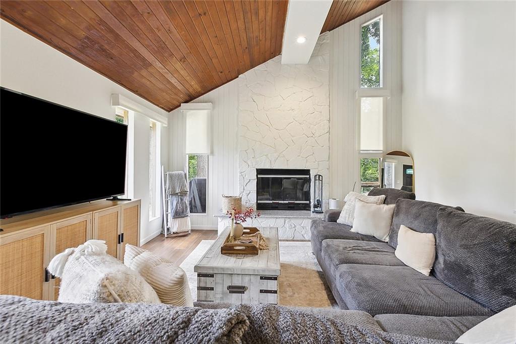 132 PINE OAK Drive