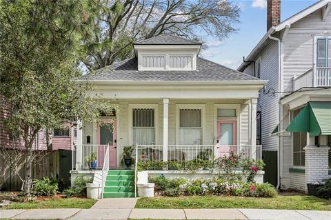 8221 FRERET Street New Orleans LA 70118