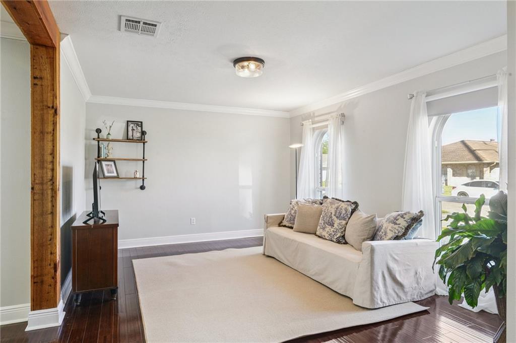 1112 GIUFFRIAS Avenue