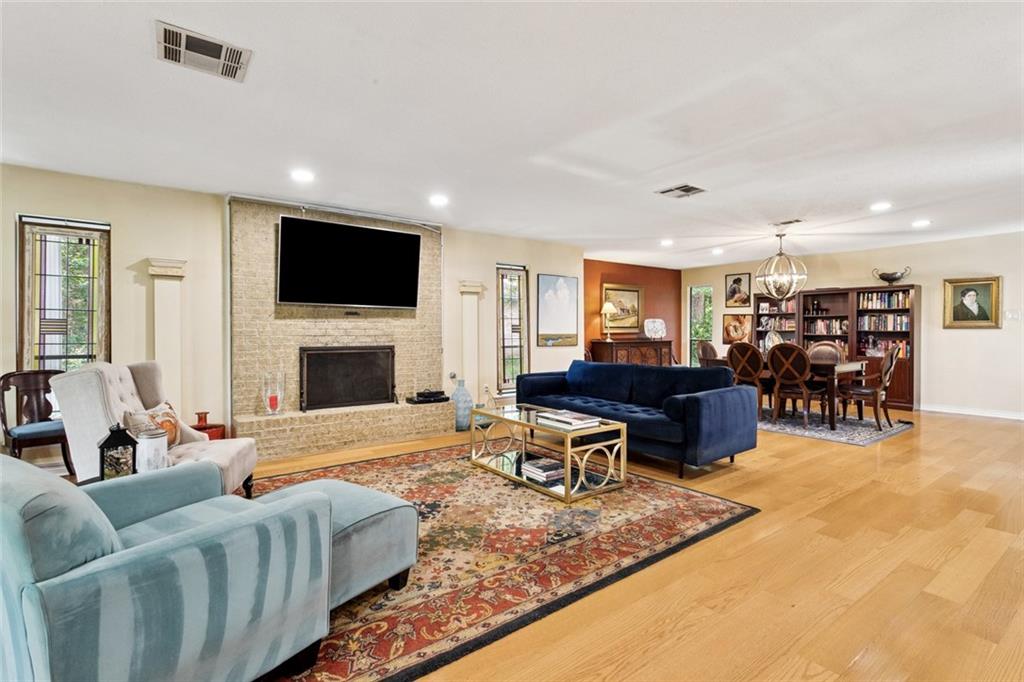 285 OAK Drive