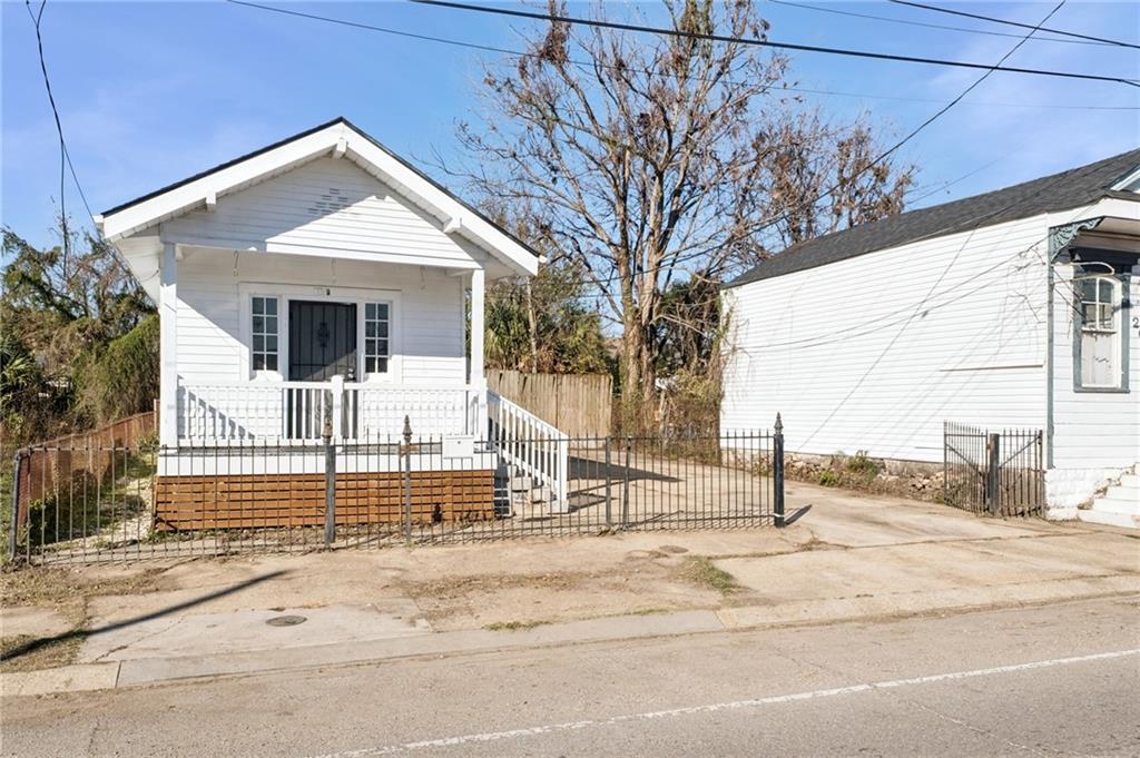2061 N MIRO Street