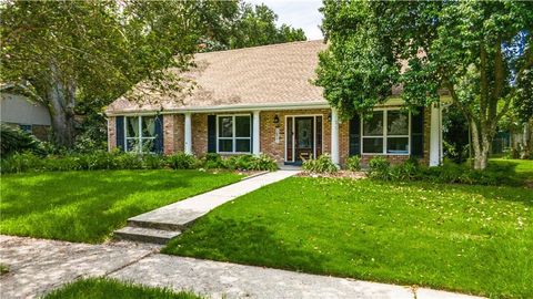 5821 PEMBROOK Drive New Orleans LA 70131