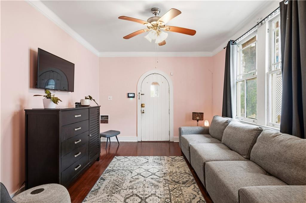 1562 N DORGENOIS Street