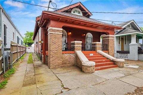 1562 N DORGENOIS Street New Orleans LA 70119