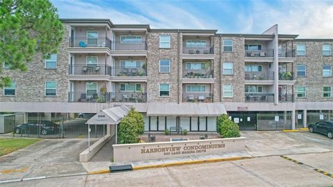 Photo of 500 LAKE MARINA Avenue #318, New Orleans, LA 70124 (MLS # 2545587)