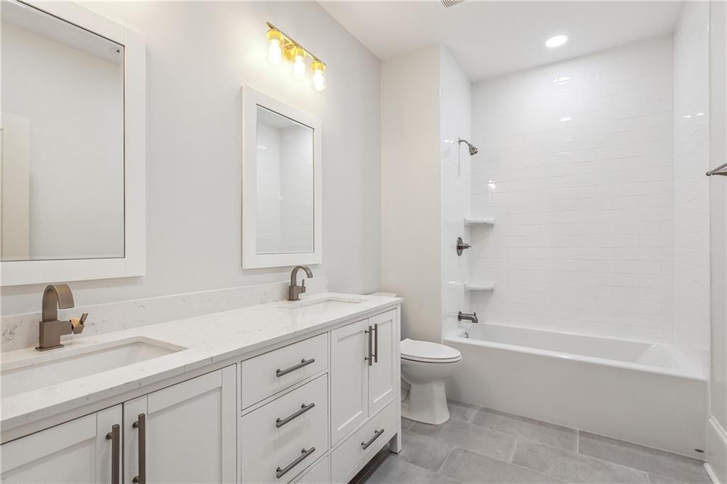 New Orleans, Louisiana 70130, United States, 3 Bedrooms Bedrooms, ,2 BathroomsBathrooms,Residential,Pending,56244