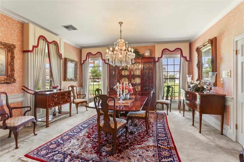 10 CHATEAU LATOUR Drive