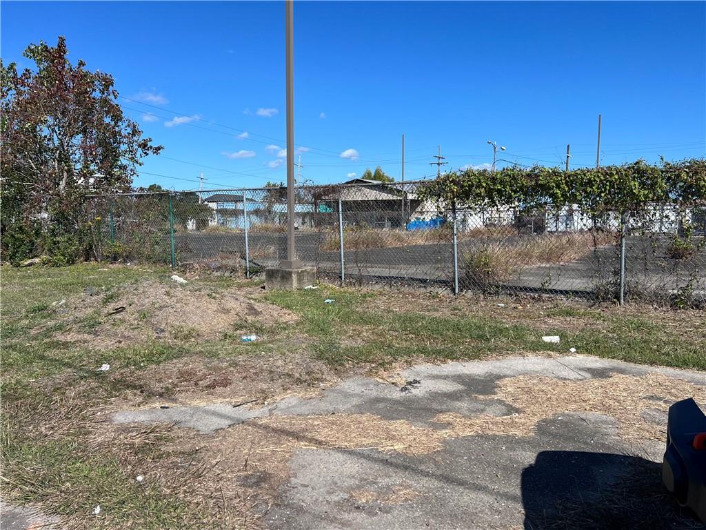 7431 SAINT BERNARD Highway