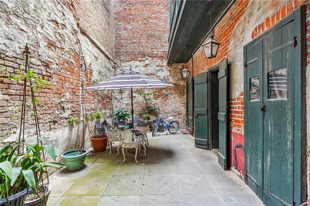 534 CHARTRES Street 4