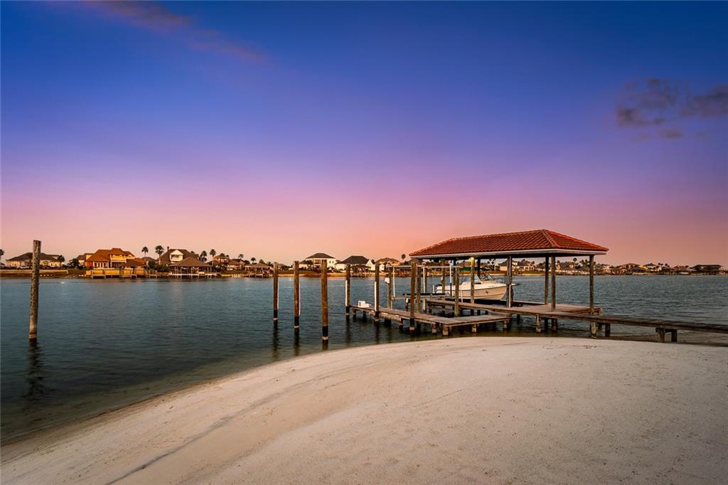 1113 LAKESHORE Boulevard