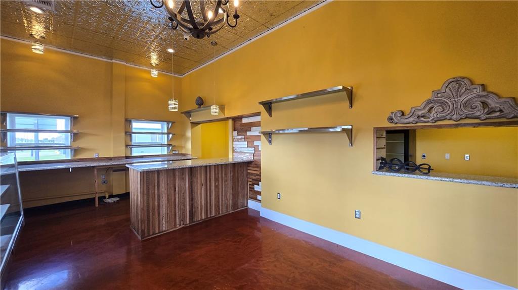 9207 W SAINT BERNARD Highway