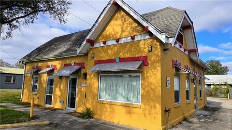 9207 W SAINT BERNARD Highway Chalmette LA 70043