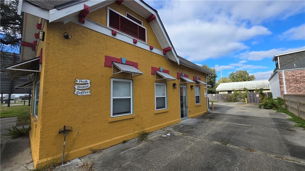 9207 W SAINT BERNARD Highway