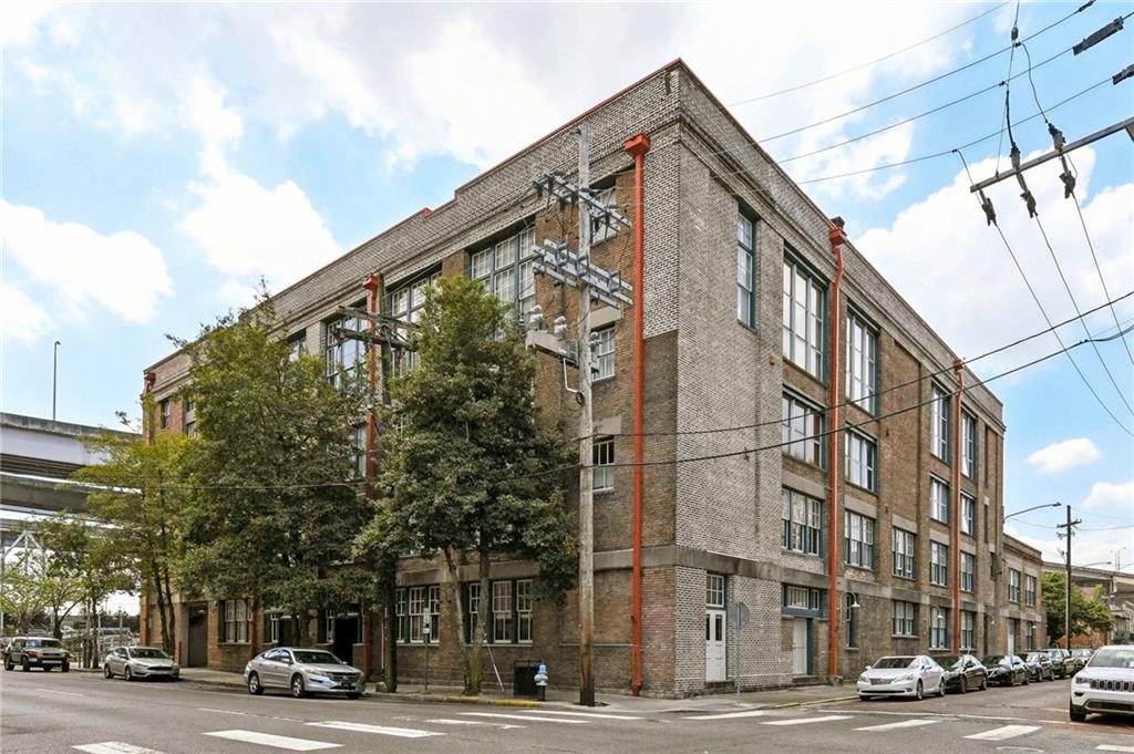 1111 S PETERS Street 308