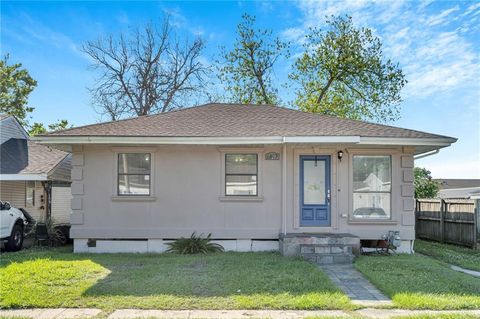 1012 CENTER Street Arabi LA 70032