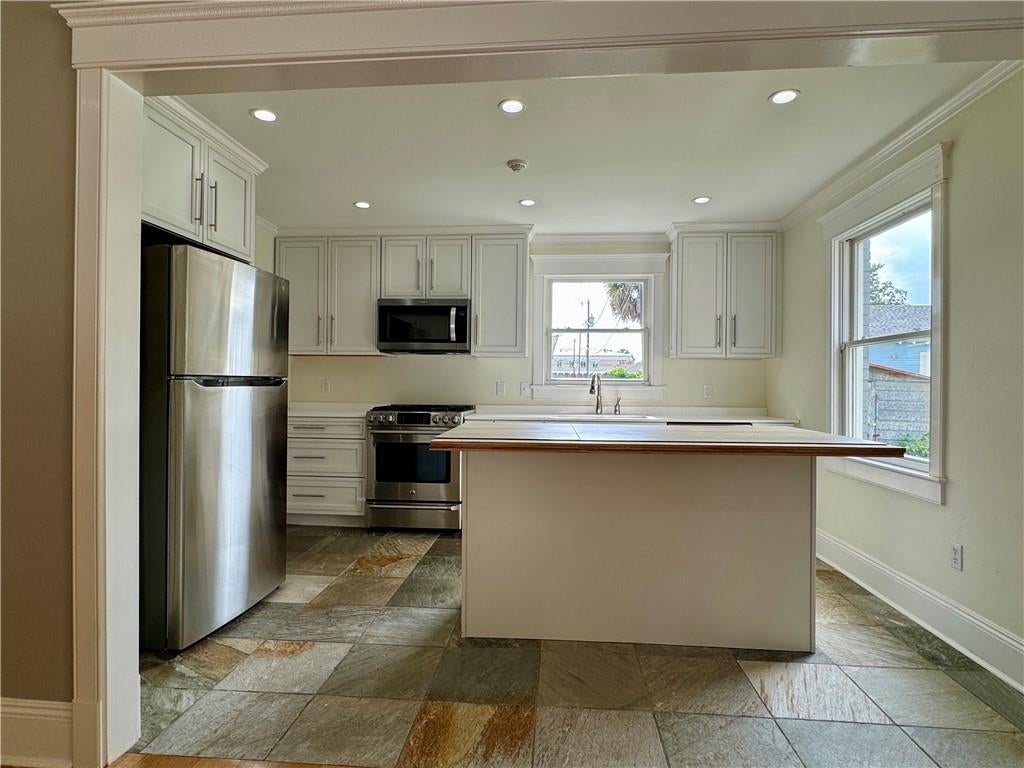204 CLAIBORNE Court