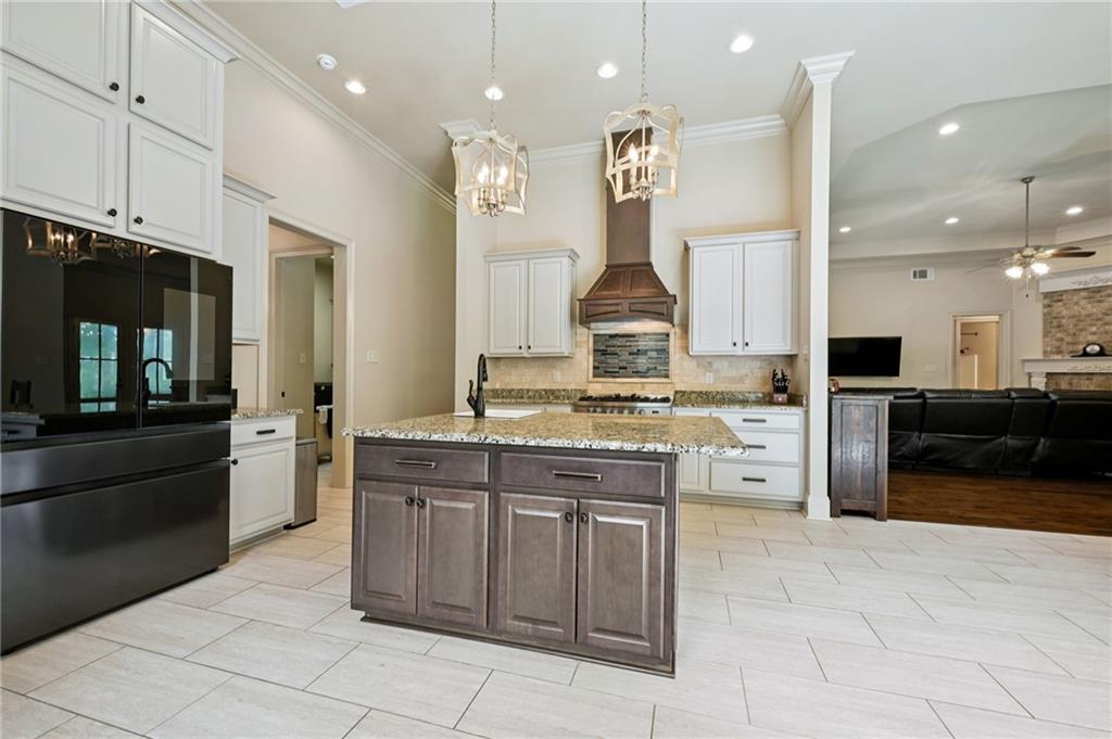1012 GLORIA Court